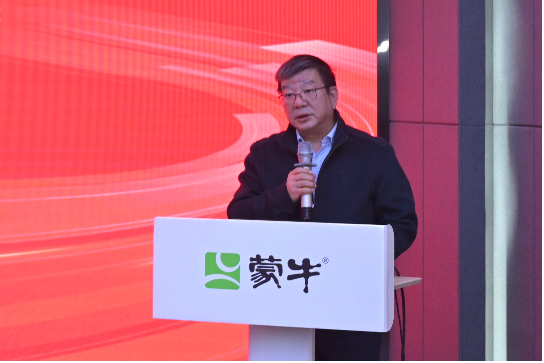 呼和浩特市科技局副局长贾建宇,中国科学院院士,复旦大学教授赵东元